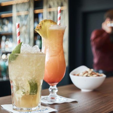 Hotel mit Bar